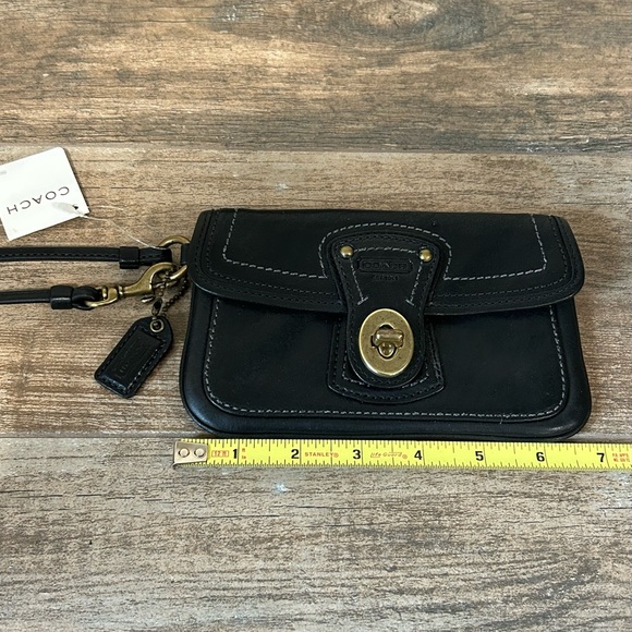 NWT Coach Legacy Vanchetta Black Leather Brass Hardware Wristlet   Y2K - Picture 2 of 9